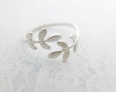 Silver Laurel Ring Silver ring Leaf ring Silver branch ring Cute ring Christmas Gift mom Birthday Gift best friend Birthday Gift sister