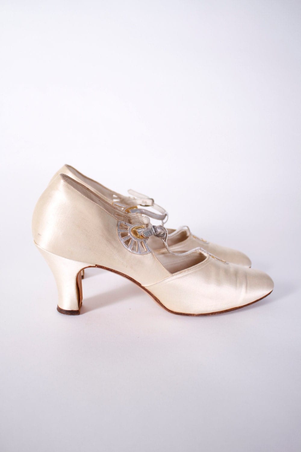 Vintage 1920s Shoes Ivory Satin Art Deco Dancing Slippers