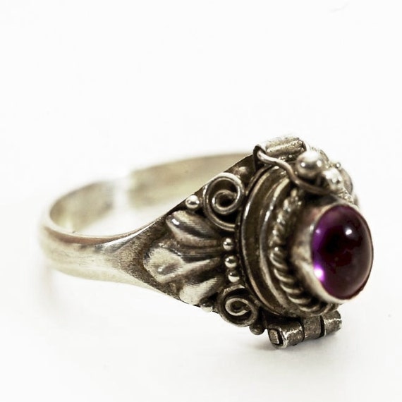 Vintage Poison Ring with Oval Purple Amethyst stone Sterling