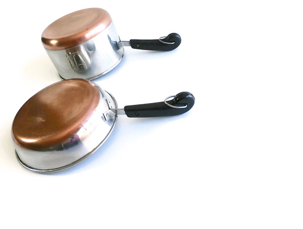 toy plastic saucepan set