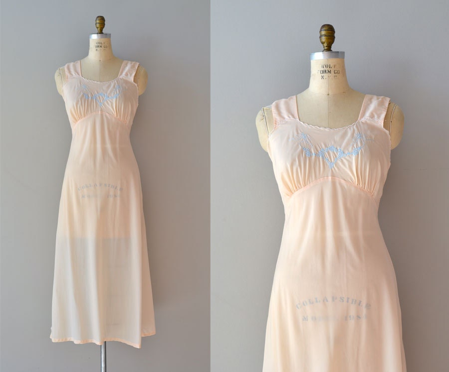 SALE vintage 1930s lingerie / 30s nightgown / Quiet Nights