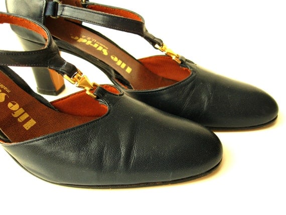 Vintage T-strap shoes. Life Stride heels, navy blue leather. C 1960s ...