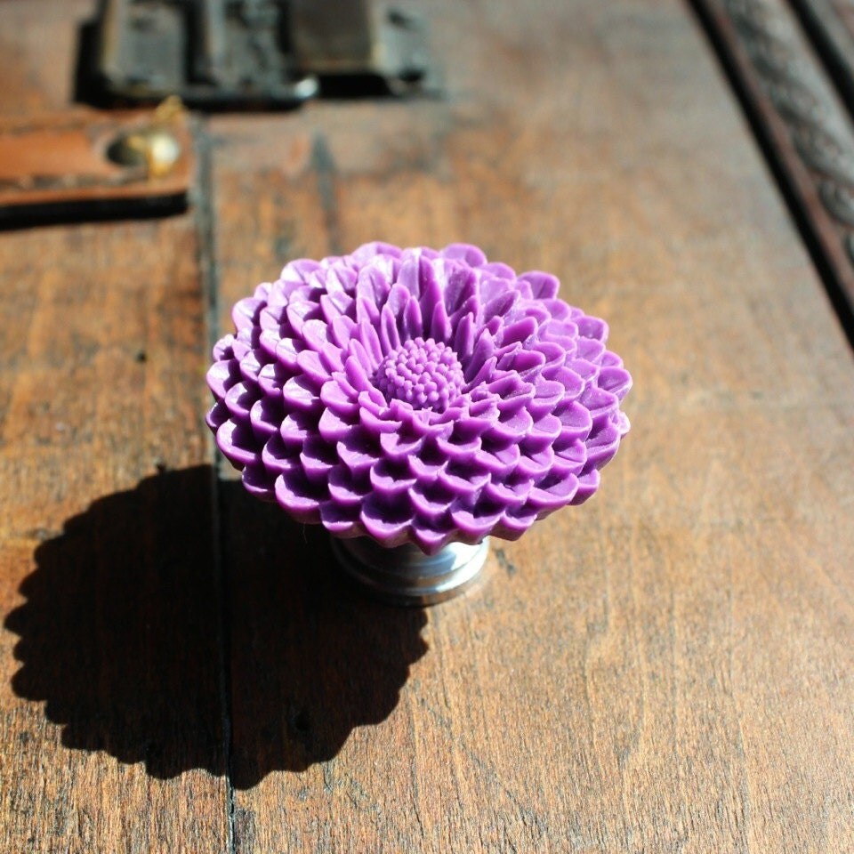 Flower Drawer knobs Knobs Mum in Vivid Purple LARGE