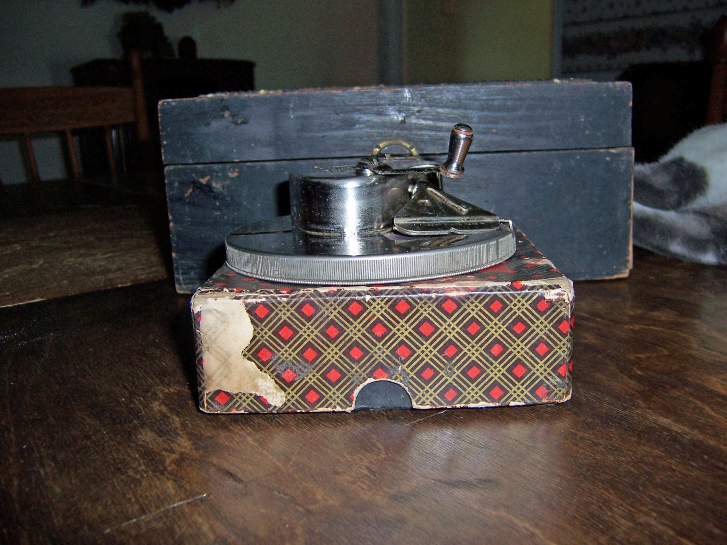 Razor Blade Sharpener Vintage 1920s Kriss Kross Stropper with