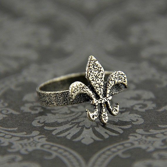 Fleur De Lis Ring - Sterling Silver Fashion Jewelry