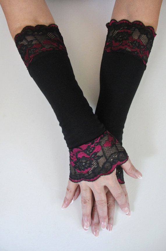 Items similar to Elegant Gothic Black/Magenta Lace Armwarmers Gloves ...