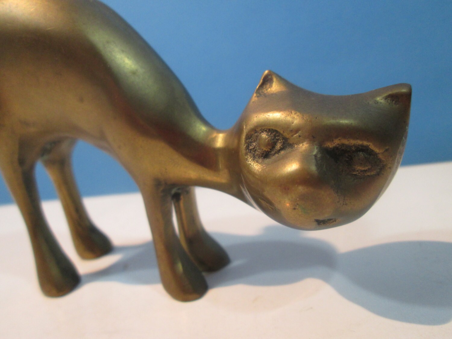 vintage metal brass sitting kitty cat head down/tail by ...