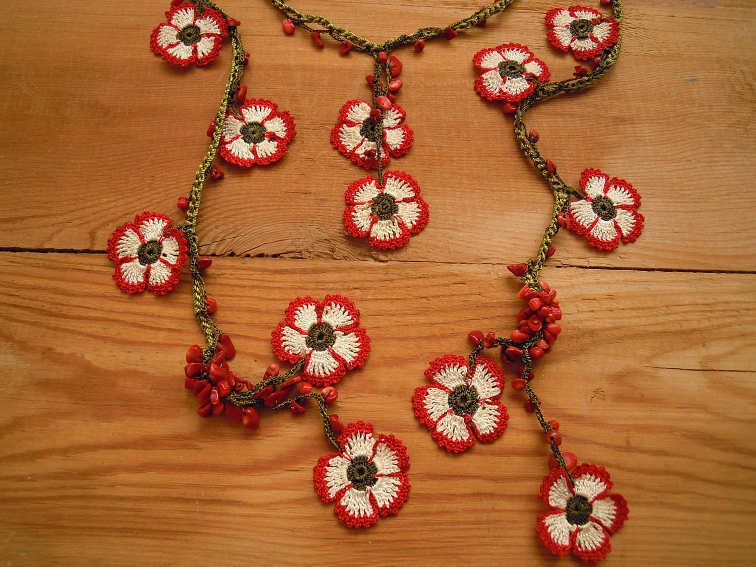 flower necklace lariat red white crochet