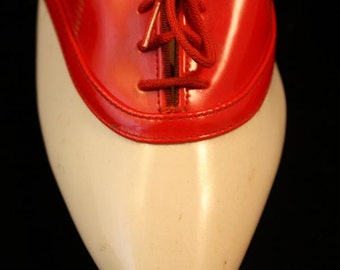 Size 7 Rockabilly Shoes - 1950s Red & White Vinyl Low Heels - 7B - Greaser Style Poodle Skirt Look 50s Bobby Soxer Saddle Oxfords - 35803