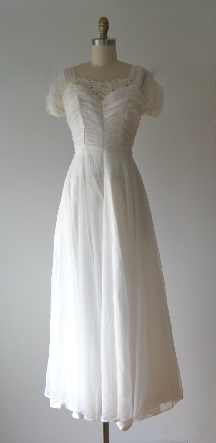 vintage 1940s wedding dress / 40s wedding dress by Dronning
