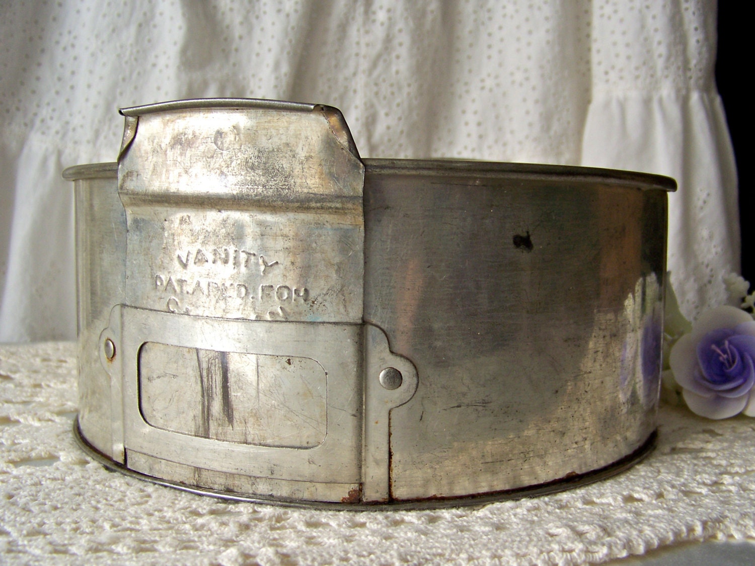 Vintage Cake Pan 25