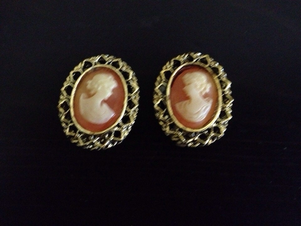 Vintage Cameo Clip On Earrings by hazelandlauren on Etsy