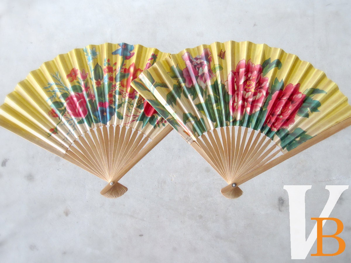 50 Off Sale Pair of Vintage Paper Folding Fans by Verdibou