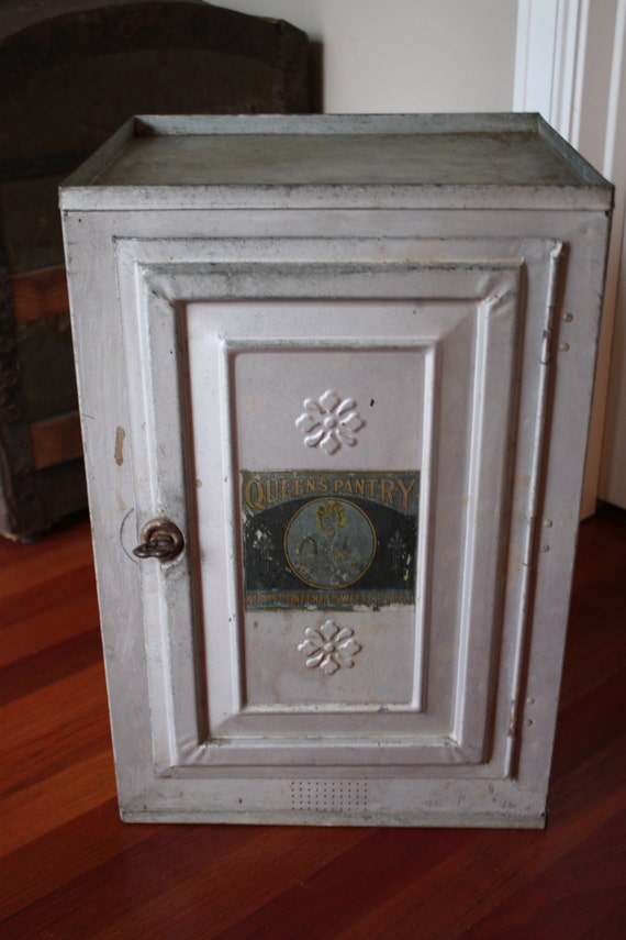 Antique Vintage Rare 1920s Queen's Pantry Tin by CELESTESCHALL