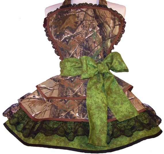 Hunting Camo Apron Real Tree Pin Up Style by WellLaDiDaAprons