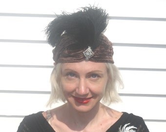 1920s Art Deco velvet turban with ostridge feathers