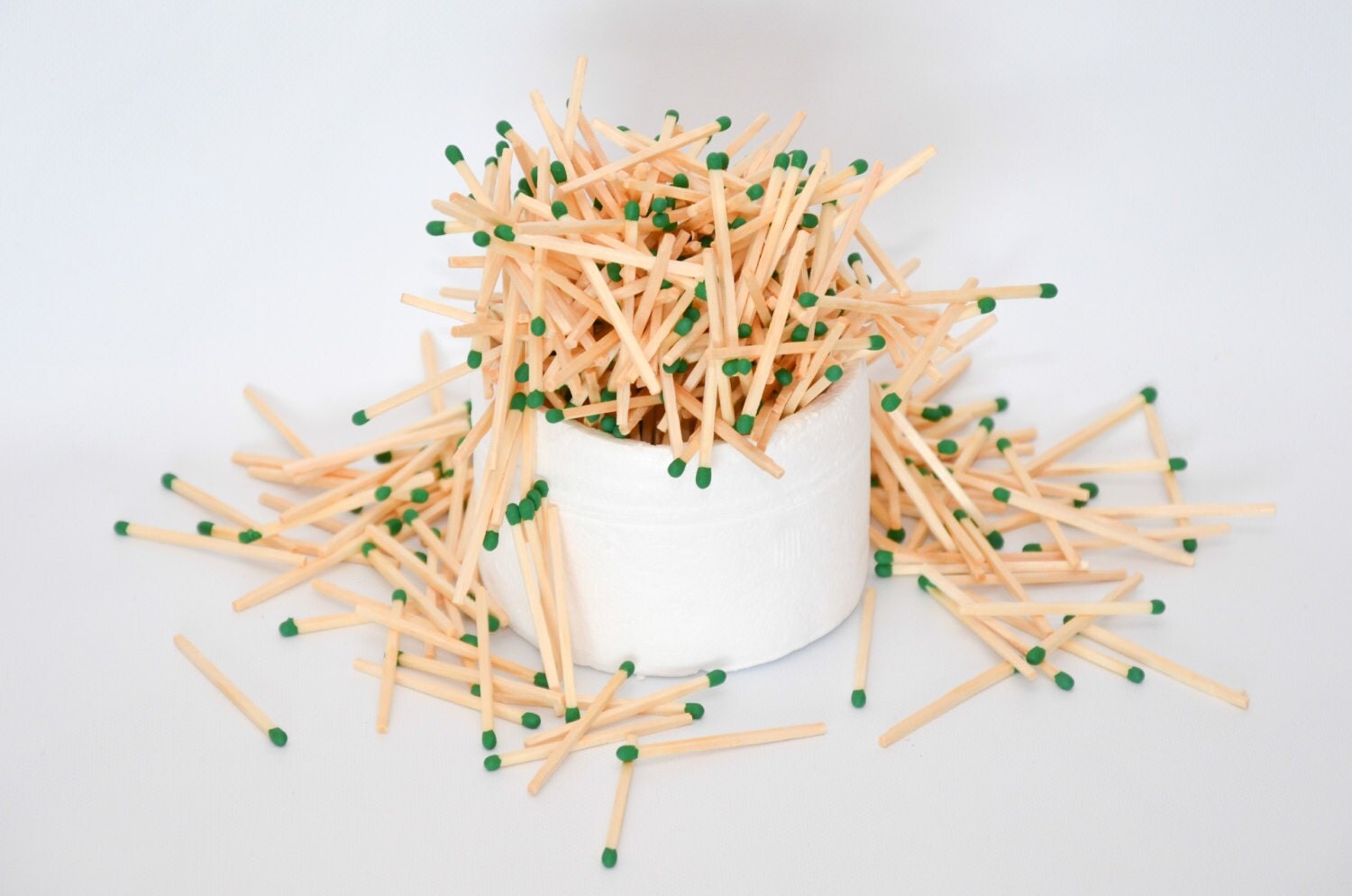 Emerald green tip wooden matches for matchhouse making