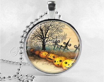 VINTAGE HALLOWEEN Necklace, VIntage Jack O Lantern Necklace, Jack O Lanterns, JOL, Pumpkin Patch, Glass Art Necklace, Halloween Jewelry