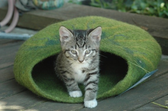 Felted green Cat bed/ cat cave/ cat house/ pet house/ cat basket
