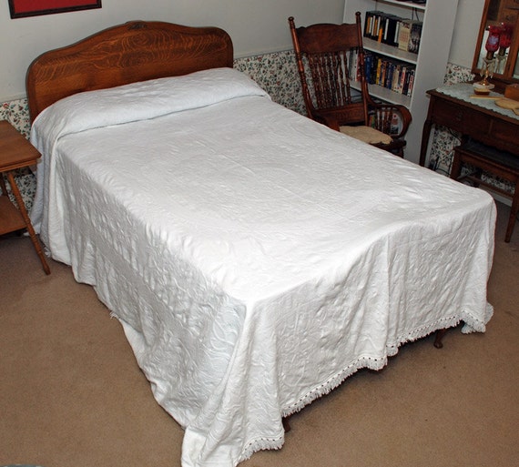 Vintage Matelasse Bedspread King or Queen with