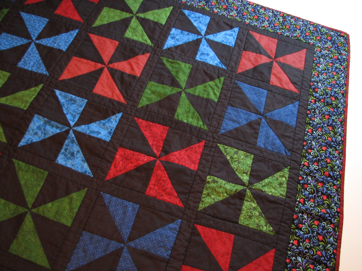 AmishInspired Pinwheel Quilted Throw