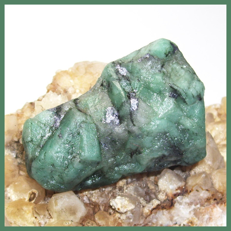 Emerald Green Beryl Rough / Emerald / jewelry supplies