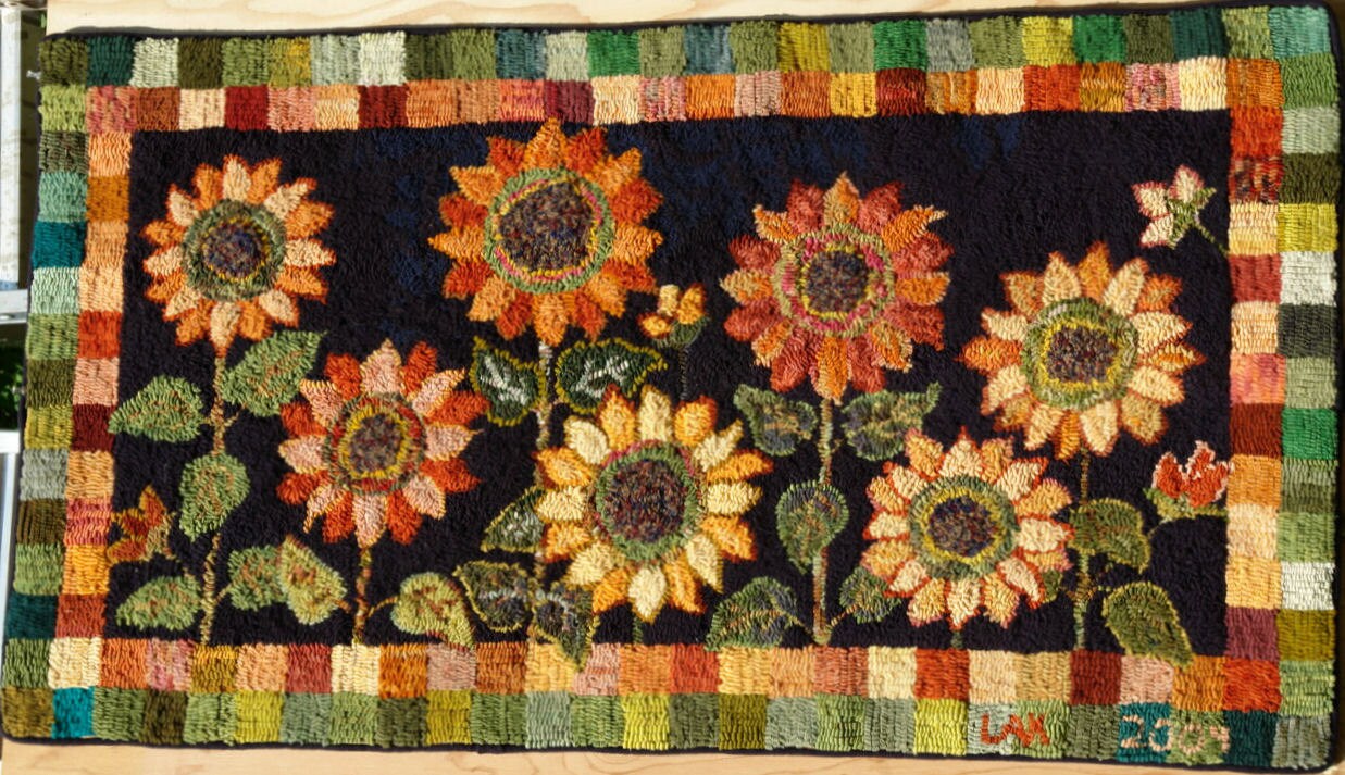 Traditional Hooked Rug Sunflower Pattern 53 by WooleyMtnRugWorks