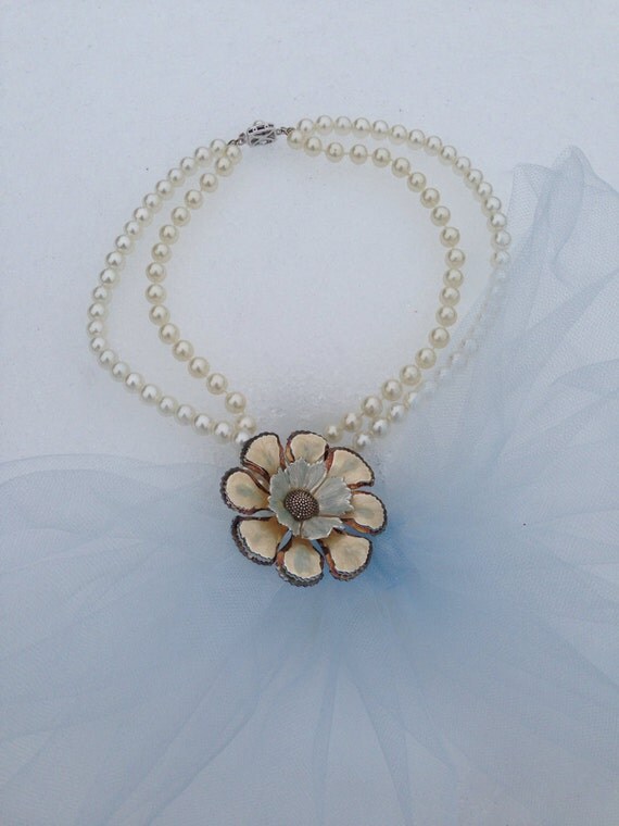 Items similar to Flower necklace. on Etsy
