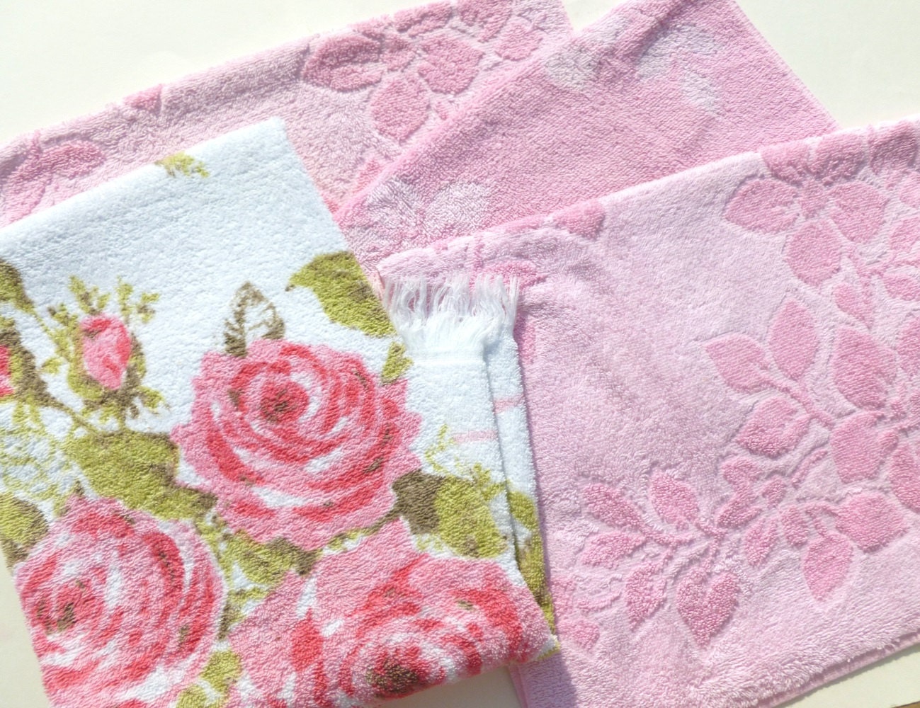 Vintage Bath Towels Mixed Lot Retro Pink and by BornAtTheWrongTime