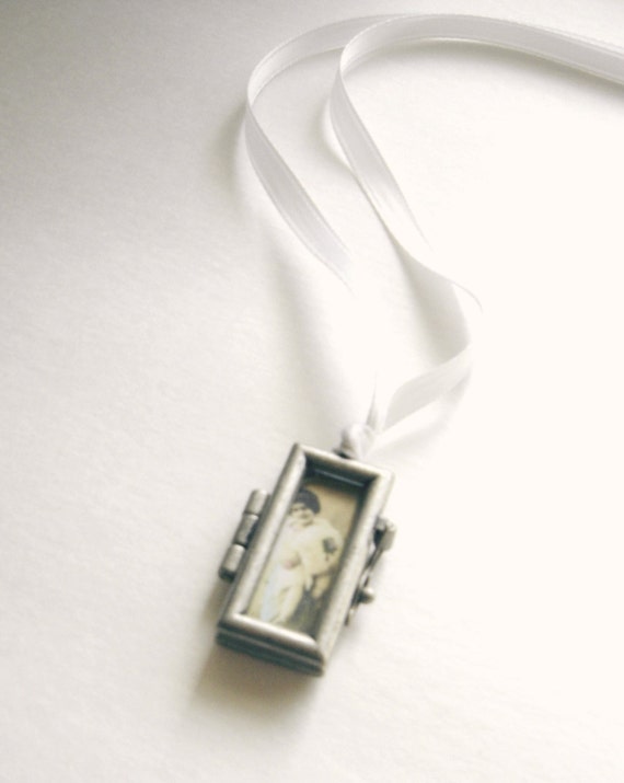 930 New bridal bouquet keepsake box 835 SALE Bouquet Charm, Wedding Keepsake, Bridal Accesory, Photo Frame   