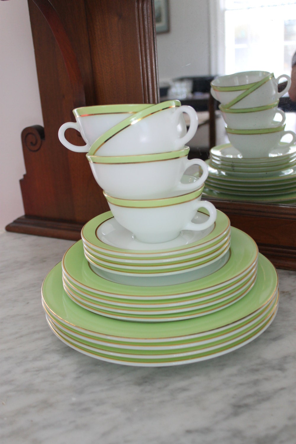 Pyrex Lime Green with Gold Trim 16 Piece Dinnerware Set
