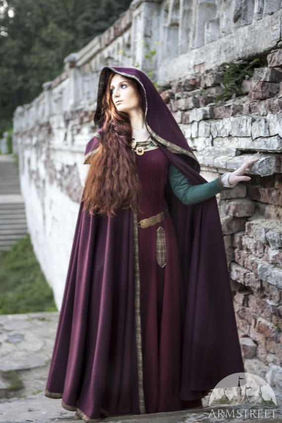 Medieval Wool Hooded Cloak "Sansa"