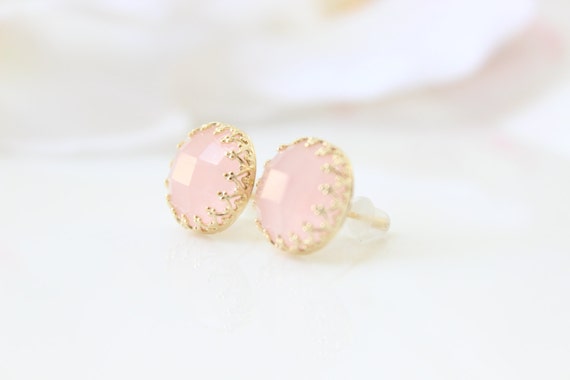 Rose quartz studs - Gold earrings set with rose quartz gemstones