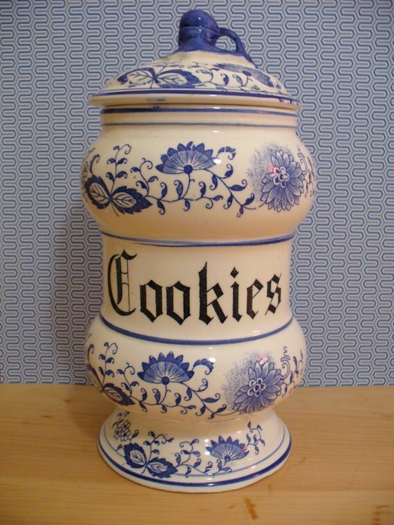 RESERVE JUDITH Vintage Blue Onion Cookie Jar by MelaniesFolly