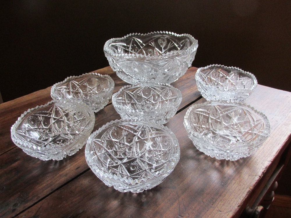 Pressed glass berry bowl set 7 pieces Sawtooth edges