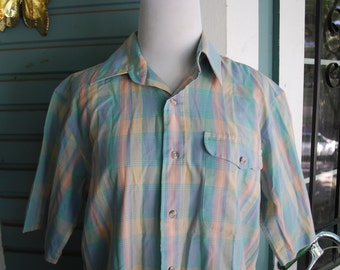 ON SALE...Vintage 1980's geeky chic mens plaid button up. SIZE M