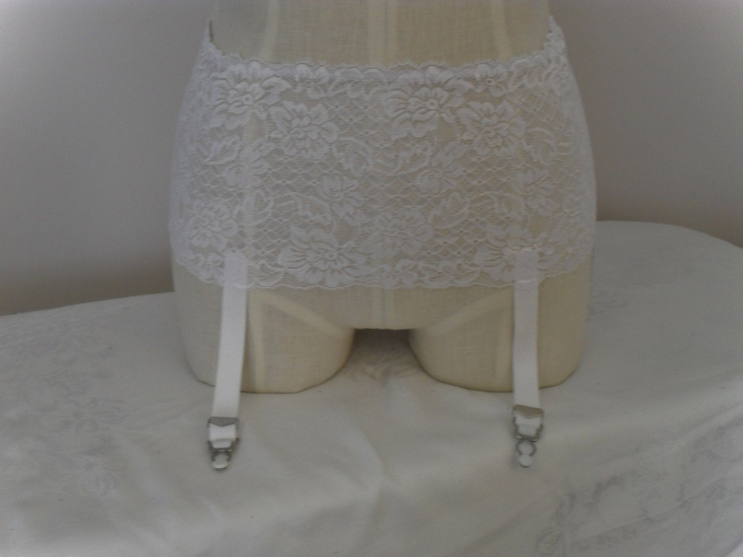 Garter Belt Retro Style in White Stretch Lace With White