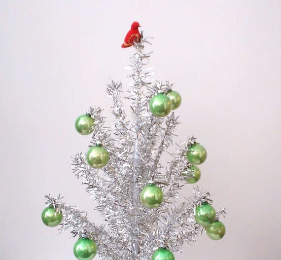 Christmas Silver Tinsel Tree by Yule Craft Canada by lheurebleue