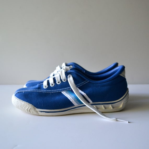 1980s Blue Canvas Sneakers / Lace Up Tennis Shoes by Trax