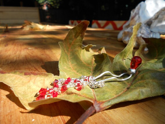 BDSMThe Red Queen Silver Chains Secret Clit Fascinator