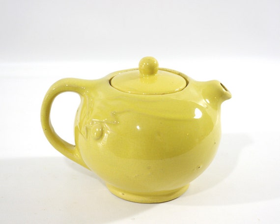 Vintage McCoy Teapot Leaf And Berry Yellow Pottery 1930s