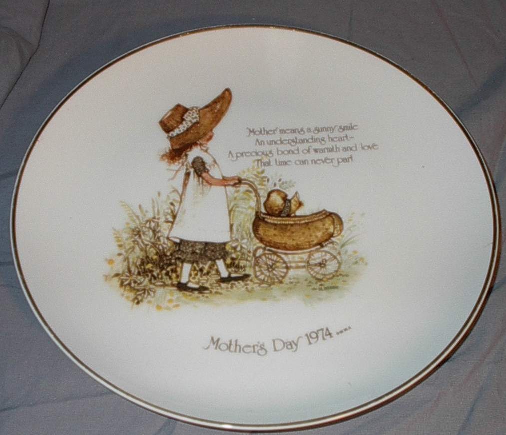 Vintage Holly Hobbie Mothers Day 1974 Collectors Plate by SuVasi