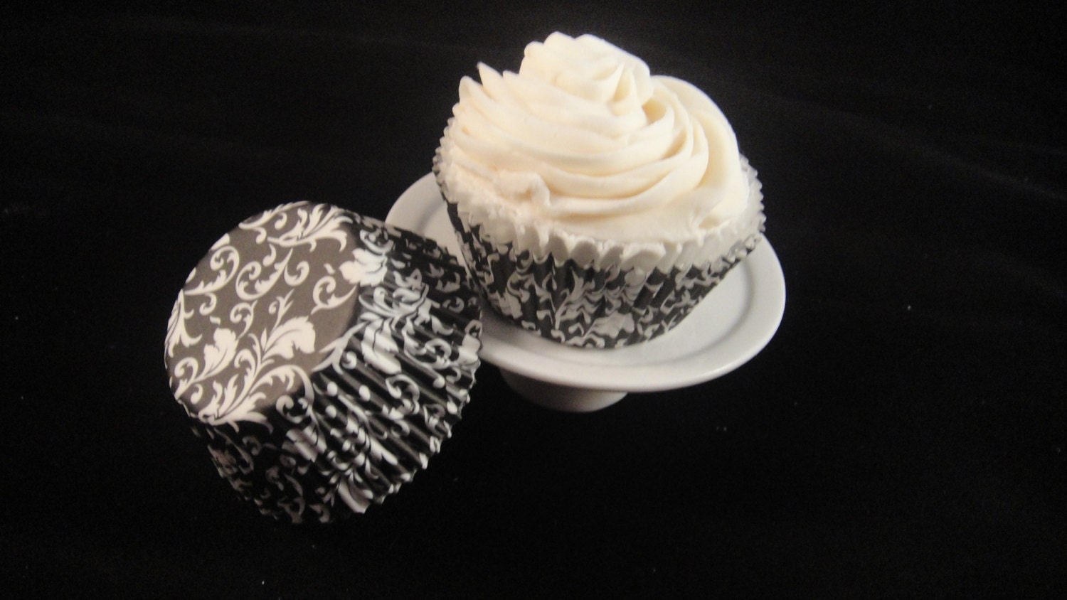 Black with White Damask Print Cupcake Liners
