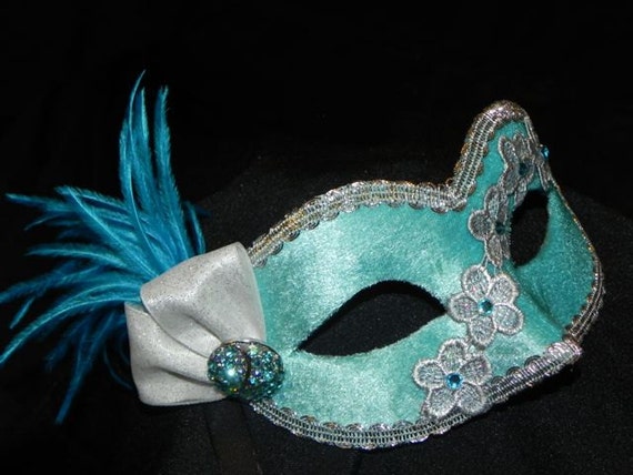 Items similar to Lace and Feather Masquerade Mask in Shades of Aqua ...