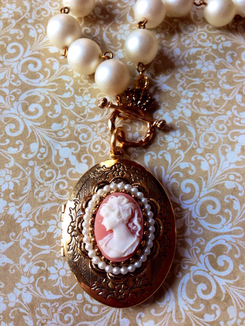 Vintage Cameo Locket Necklace by CarmenWoody on Etsy