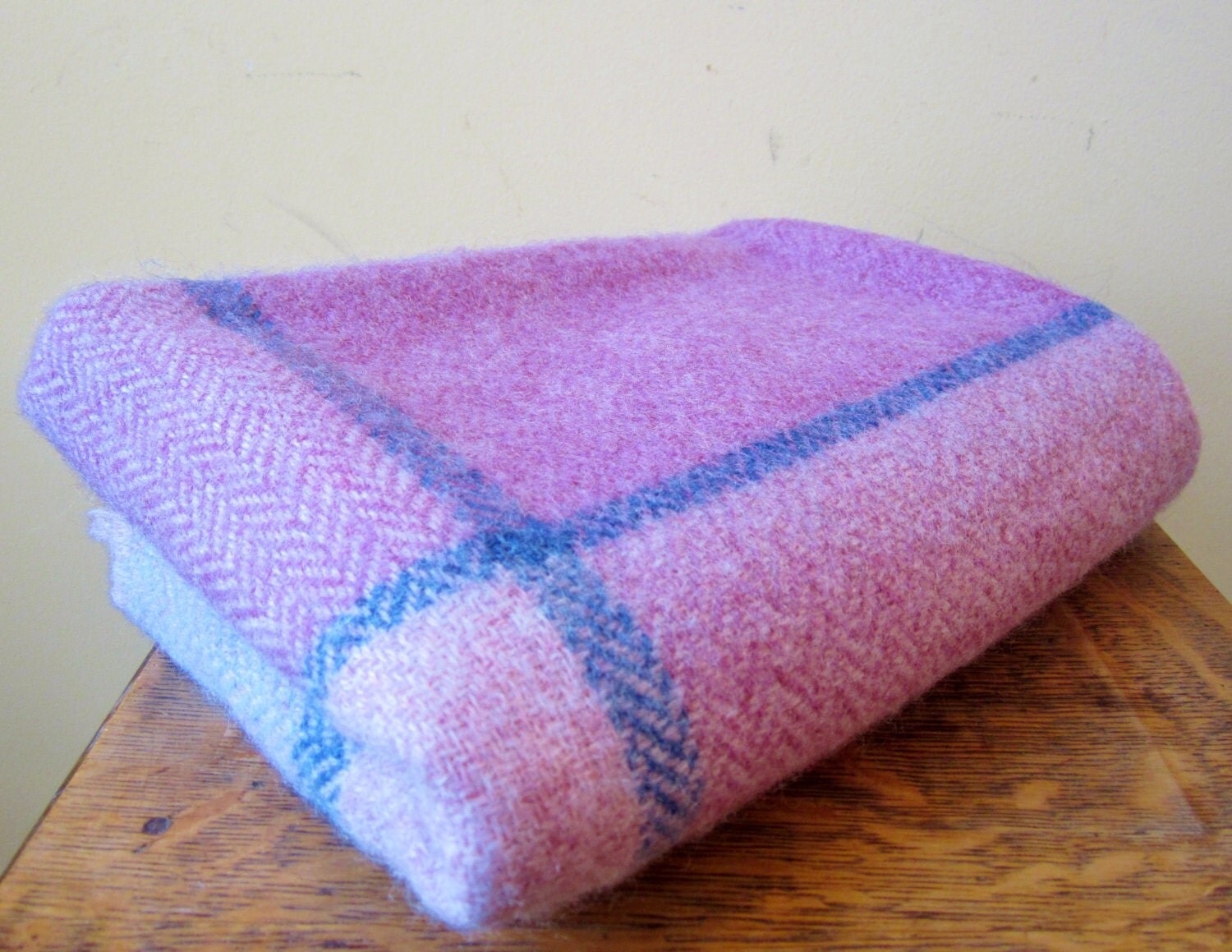 Vintage Throw Lap Blanket AVOCA HANDWEAVERS Wool PURPLE 1980s