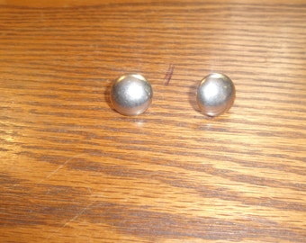 vintage screw back earrings silvertone dots