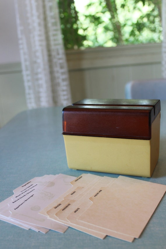 Rubbermaid VINTAGE recipe box Index Card file Yellow Gold