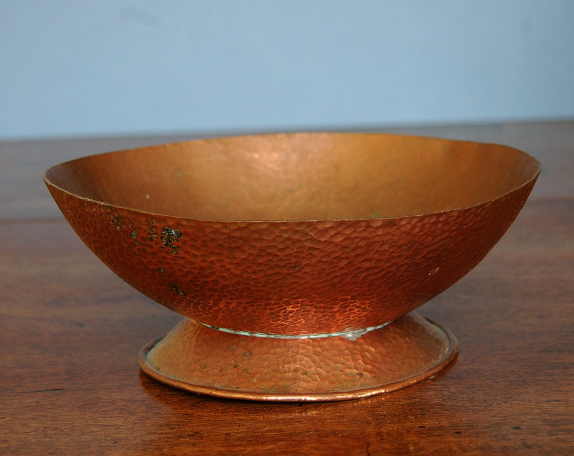 Vintage round copper fruit bowl on pedestal foot Hammered