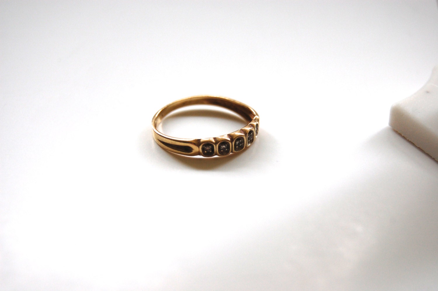 Antique Diamond 10k Gold Ring Five Diamond Chips Size 5